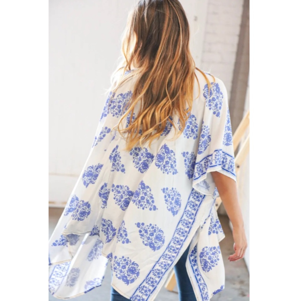Floral Blue and White Kimono Top - Picture 2 of 3